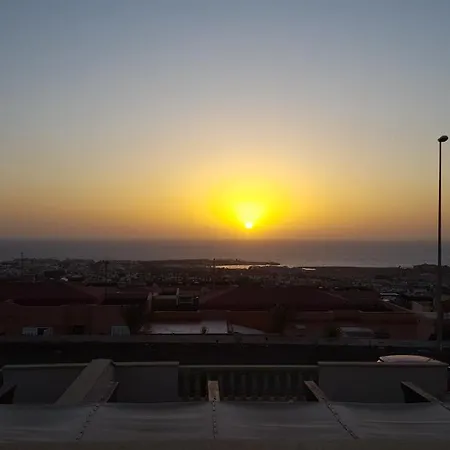 Beautiful, Spacious Villa, Heated Pool, Sleeps Eight, With Quality Furnishings *