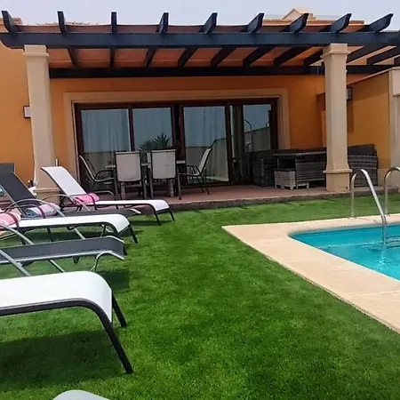 Villa Beautiful, Spacious Villa, Heated Pool, Sleeps Eight, With Quality Furnishings *