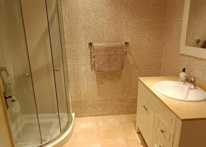 וילה Beautiful, Spacious Villa, Heated Pool, Sleeps Eight, With Quality Furnishings *