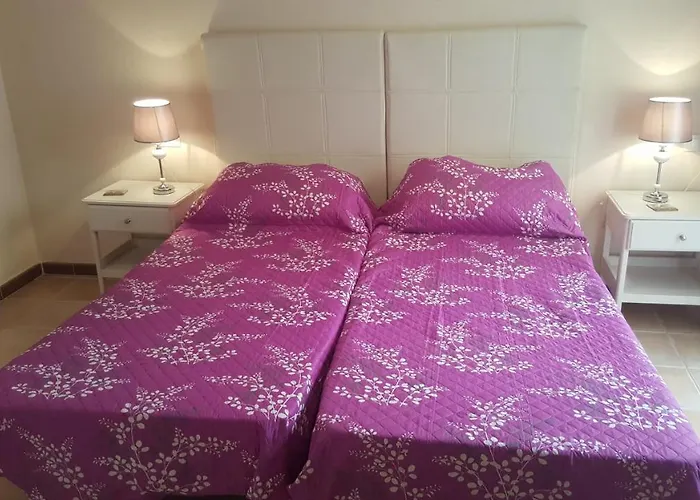 וילה Beautiful, Spacious Villa, Heated Pool, Sleeps Eight, With Quality Furnishings קלטה דה פוסטה