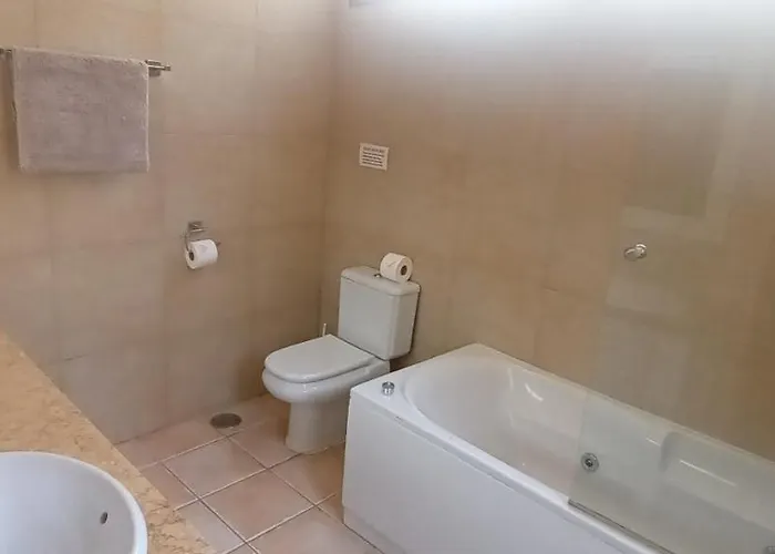 Beautiful, Spacious Villa, Heated Pool, Sleeps Eight, With Quality Furnishings * קלטה דה פוסטה