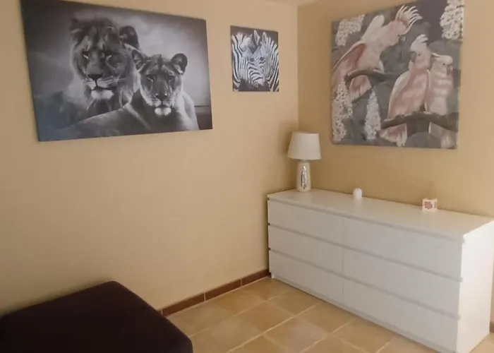 וילה Beautiful, Spacious Villa, Heated Pool, Sleeps Eight, With Quality Furnishings