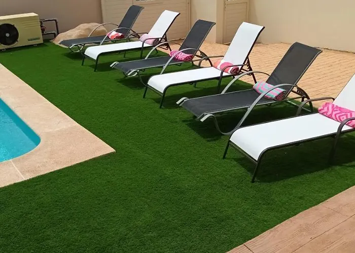 Beautiful, Spacious Villa, Heated Pool, Sleeps Eight, With Quality Furnishings קלטה דה פוסטה