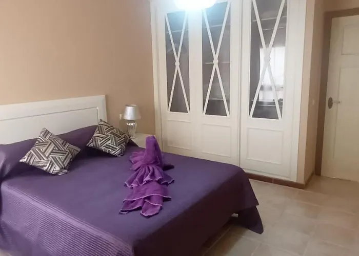 וילה Beautiful, Spacious Villa, Heated Pool, Sleeps Eight, With Quality Furnishings *