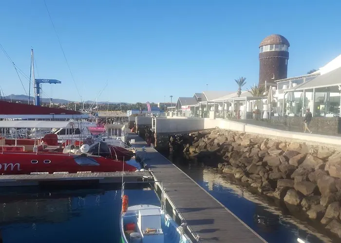 Beautiful, Spacious Villa, Heated Pool, Sleeps Eight, With Quality Furnishings קלטה דה פוסטה