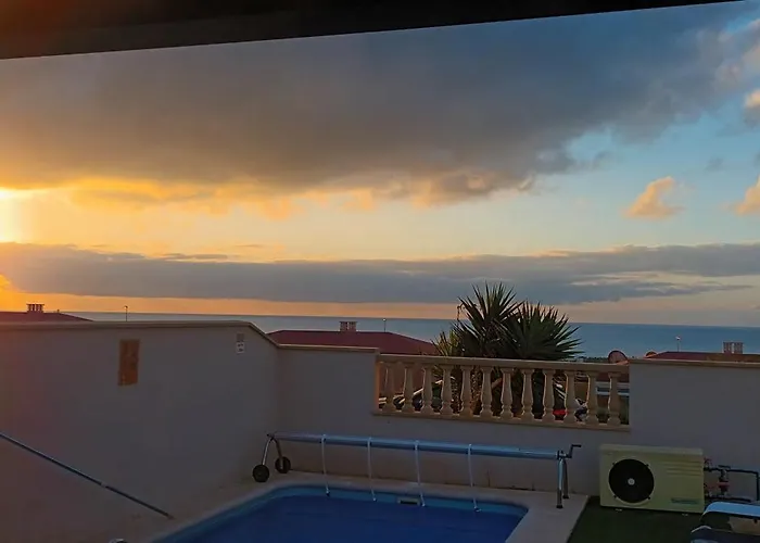 Beautiful, Spacious Villa, Heated Pool, Sleeps Eight, With Quality Furnishings קלטה דה פוסטה